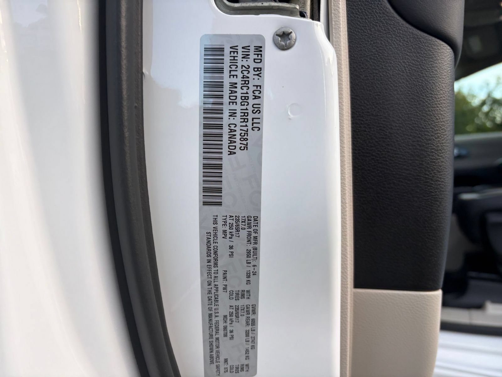 Used 2024 Chrysler Pacifica Touring-L FWD image 31