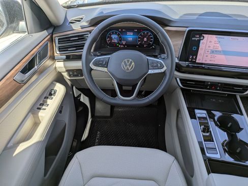 New 2026 Volkswagen Atlas SE FWD image 17