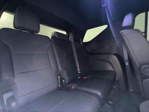 Used 2025 Chevrolet Traverse LT image 24