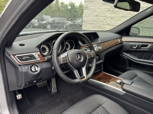 Used 2014 Mercedes-Benz E 550 4MATIC Sedan image 6