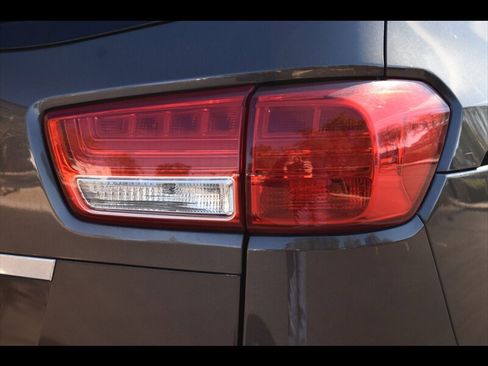 Used 2016 Kia Sedona SX image 52