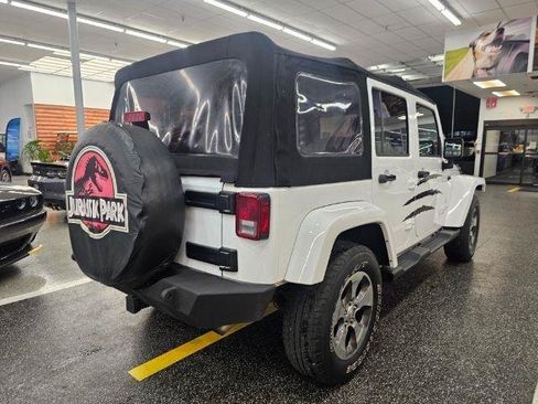 Used 2018 Jeep Wrangler Unlimited Sahara w/ Connectivity Group AWD/4WD image 6