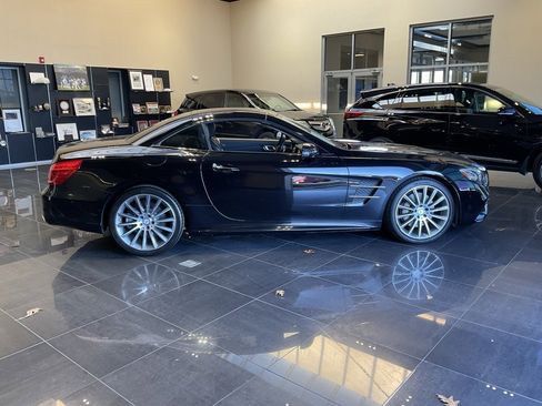 Used 2017 Mercedes-Benz SL 550 image 8