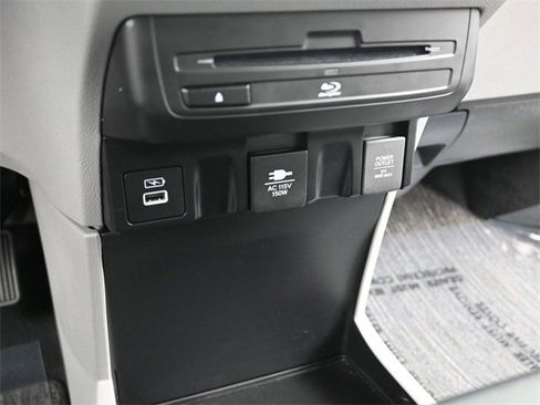 Used 2024 Honda Odyssey Touring image 19