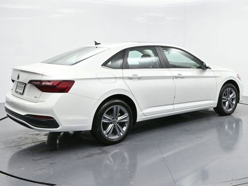 Used 2023 Volkswagen Jetta SE image 7