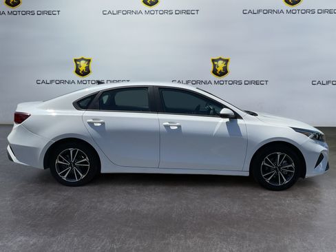 Used 2023 Kia Forte LXS w/ LXS Technology Package FWD image 4