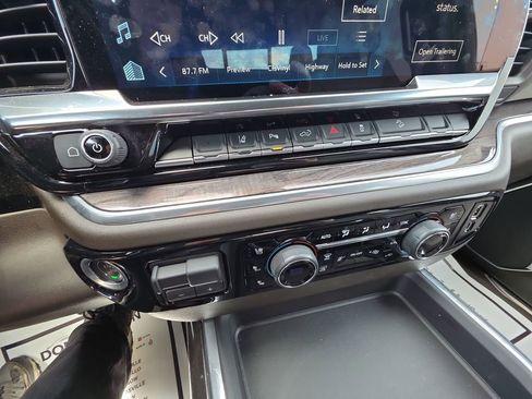 Used 2025 Chevrolet Silverado 2500 LTZ w/ LTZ Plus Package image 19