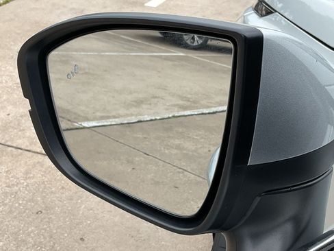 Used 2025 Nissan Pathfinder SV FWD image 10