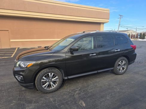 Used 2017 Nissan Pathfinder SV w/ SV Tech Package image 10