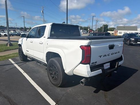 Used 2025 Toyota Tacoma SR5 AWD/4WD image 3
