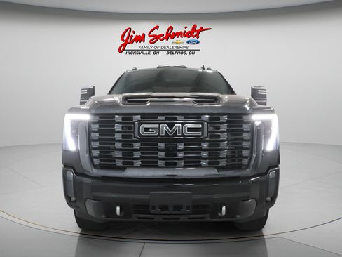 Used 2024 GMC Sierra 3500 Denali Ultimate AWD/4WD image 3