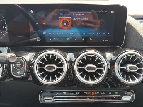 Used 2021 Mercedes-Benz GLA 250 4MATIC w/ Premium Package image 17