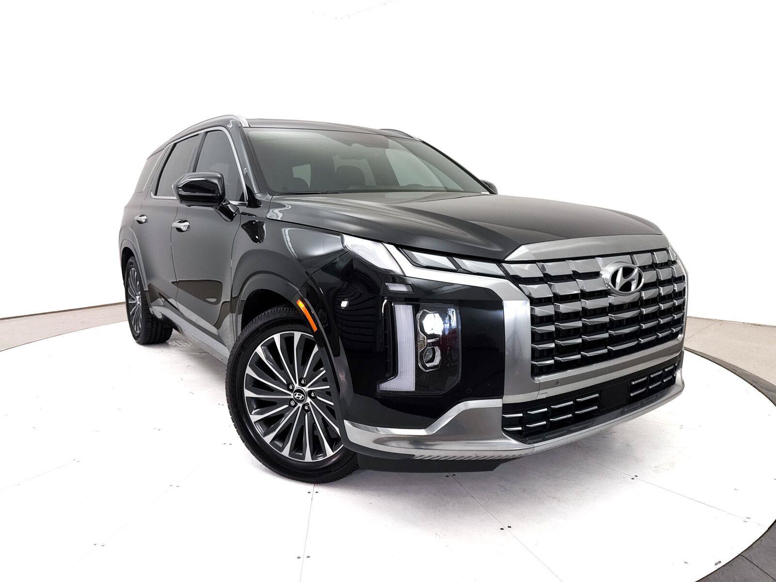 Used 2023 Hyundai Palisade Calligraphy FWD image 1