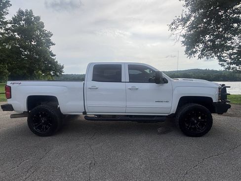 Used 2017 Chevrolet Silverado 2500 LT AWD/4WD image 7