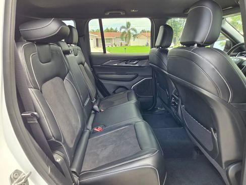 Used 2023 Jeep Grand Cherokee Altitude AWD/4WD image 18