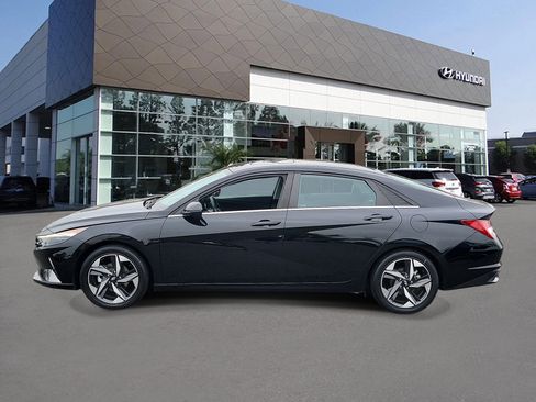 Certified 2023 Hyundai Elantra Limited FWD image 3
