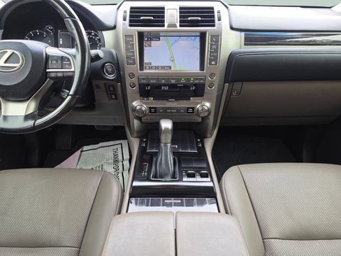 Used 2020 Lexus GX 460 Premium w/ Premium Package AWD/4WD image 17