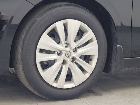 Used 2025 Nissan Sentra S image 31