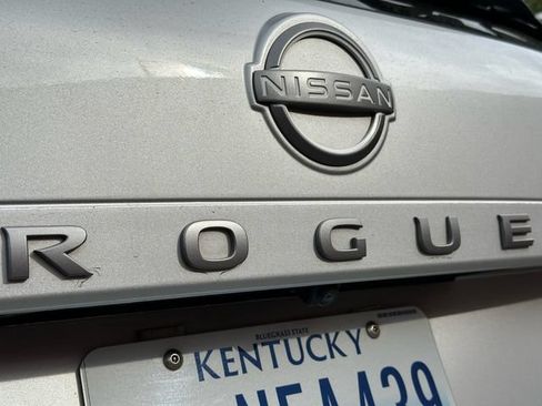 Used 2025 Nissan Rogue SV AWD/4WD image 11