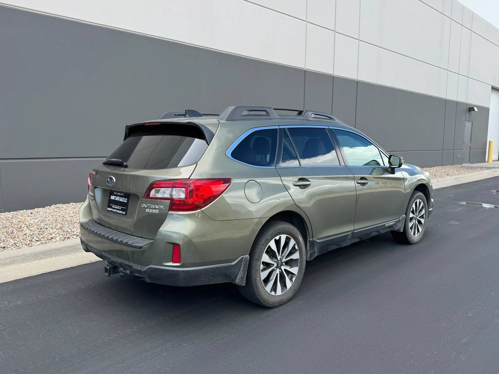 Used 2016 Subaru Outback 2.5i Limited AWD/4WD image 5