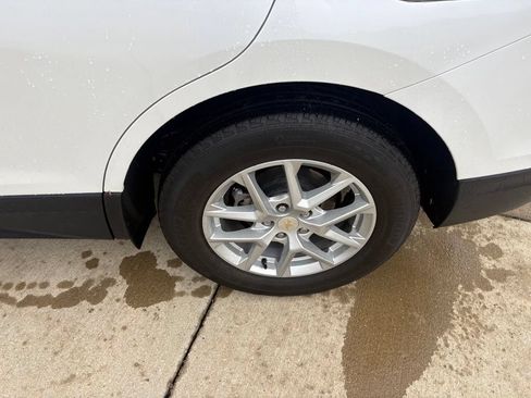 Used 2024 Chevrolet Equinox LT FWD image 25