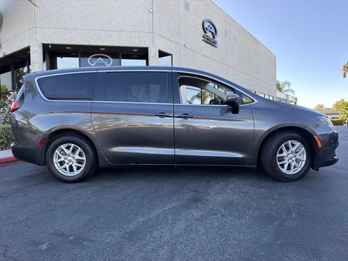 Used 2022 Chrysler Voyager LX FWD image 16