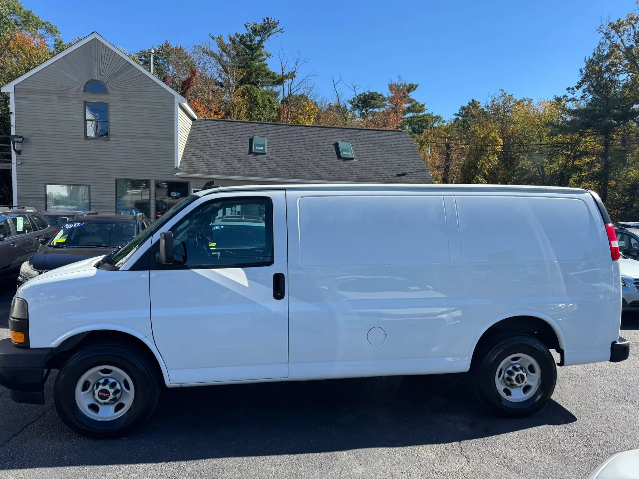 Used 2019 GMC Savana 2500 w/ Driver Convenience Package RWD image 4