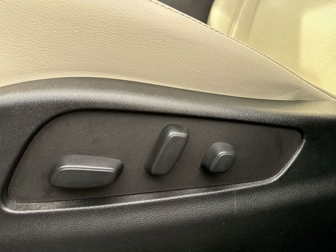 Used 2022 Cadillac XT4 Sport w/ Comfort Package FWD image 14