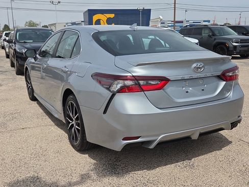 Used 2023 Toyota Camry SE image 3