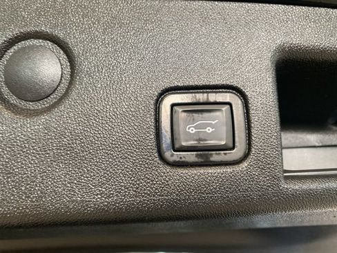 Used 2020 Chevrolet Equinox Premier AWD/4WD image 9