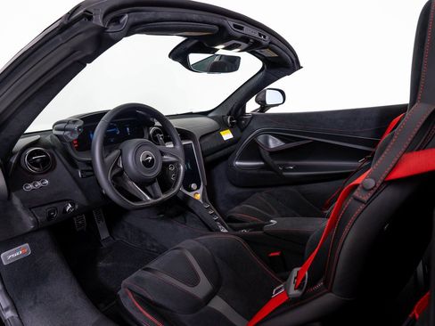 New 2026 McLaren 750S Spider RWD image 21