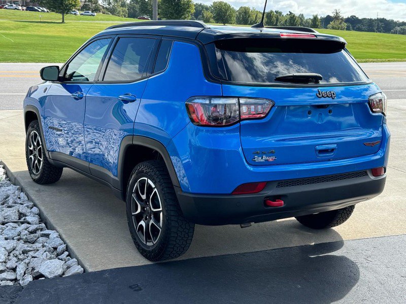 Used 2025 Jeep Compass Trailhawk AWD/4WD image 6