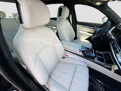 New 2026 BMW 740i w/ Premium Package RWD image 14