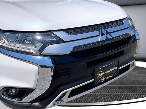 Used 2020 Mitsubishi Outlander SE AWD/4WD image 34