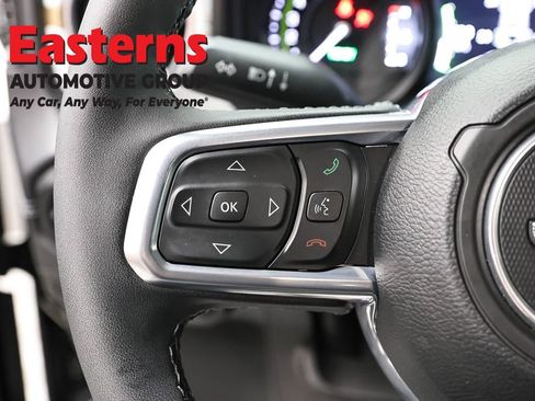 Used 2025 Jeep Wrangler Unlimited Sahara w/ Safety Group AWD/4WD image 15