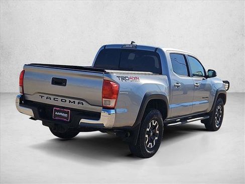 Used 2018 Toyota Tacoma TRD Off-Road AWD/4WD image 5