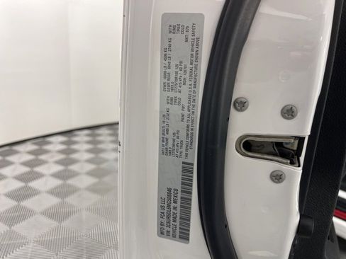 Used 2021 RAM 2500 Big Horn image 34