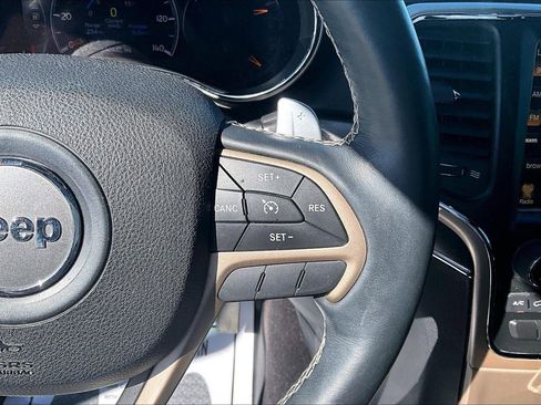 Used 2017 Jeep Grand Cherokee Limited w/ Luxury Group II image 12