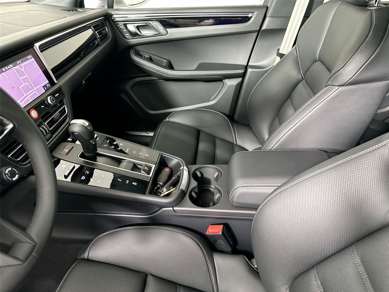Certified 2026 Porsche Macan S AWD/4WD image 30