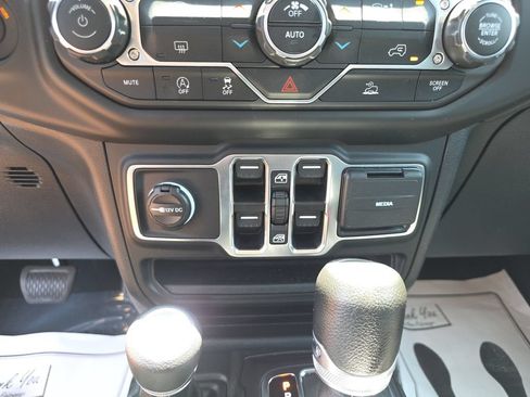 Used 2023 Jeep Gladiator Overland AWD/4WD image 27