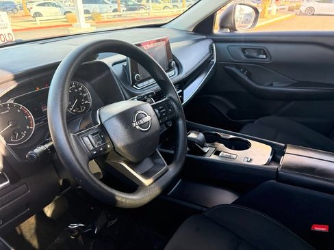Used 2025 Nissan Rogue S FWD image 18