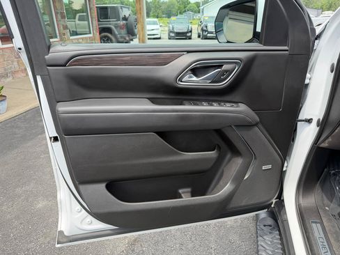 Used 2023 Chevrolet Tahoe Z71 w/ Luxury Package AWD/4WD image 13