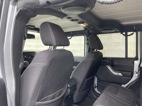 Used 2013 Jeep Wrangler Unlimited Sahara w/ Connectivity Group image 8