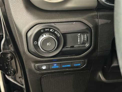 Used 2023 Jeep Wrangler Unlimited w/ Sun & Screen Package AWD/4WD image 18