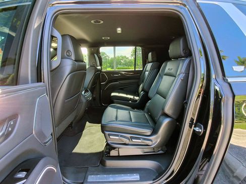 Used 2022 Cadillac Escalade ESV Luxury RWD image 31