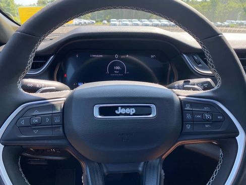 New 2025 Jeep Grand Cherokee Altitude image 14