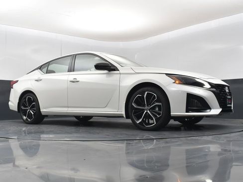 New 2025 Nissan Altima 2.5 SR image 35