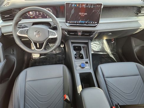 New 2026 Volkswagen Tiguan SE R-Line image 2