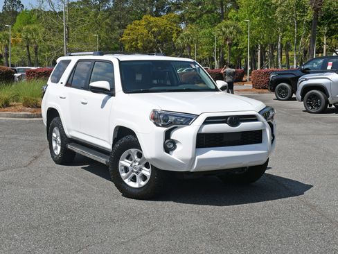 Used 2024 Toyota 4Runner SR5 image 6