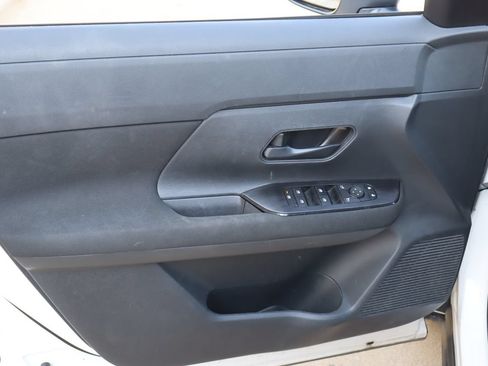 Used 2025 Nissan Kicks S AWD/4WD image 17